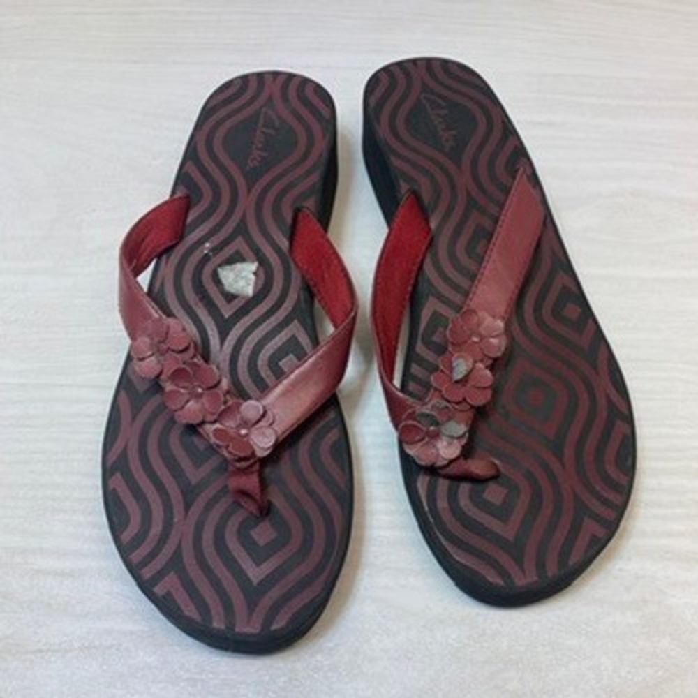 Clarks‎ Womens 11M Platform Flip Flops Floral Wedge Burgundy Geometric Sandals